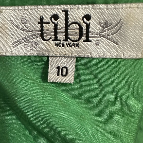 Tibi New York 100% Silk Green and White Floral Button Back Top Size 10 - Picture 4 of 6